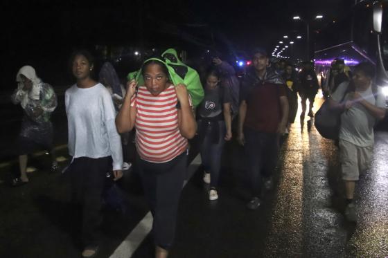 Caravana de más de 600 migrantes avanza hacia la frontera de EE. UU.
