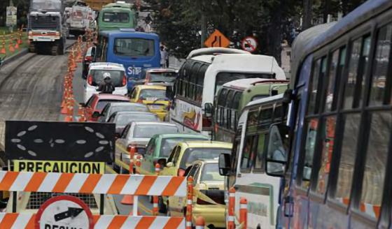 ¿Servirá restringir vehículos de carga en la Calle 13?
