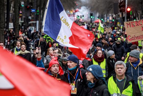 Protestas por reforma pensional paralizan Francia