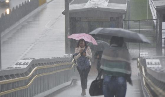 Diluvios y accidentes en Bogotá tras fuertes lluvias