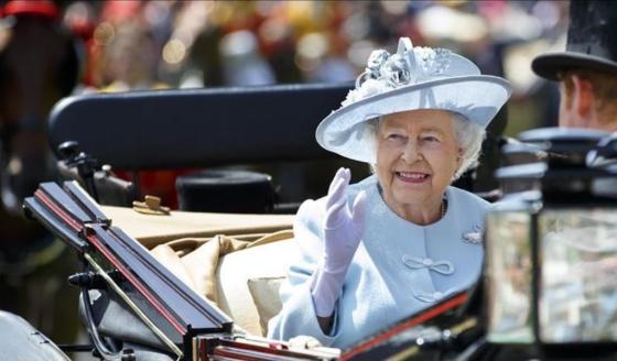 Reina Isabel II aprueba plan de Brexit