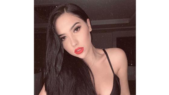 Aída Victoria Merlano En el 2010 se cambió su nombre original, Karolyne Manzaneda, para llamarse como su madre Aída Victoria Merlano.
