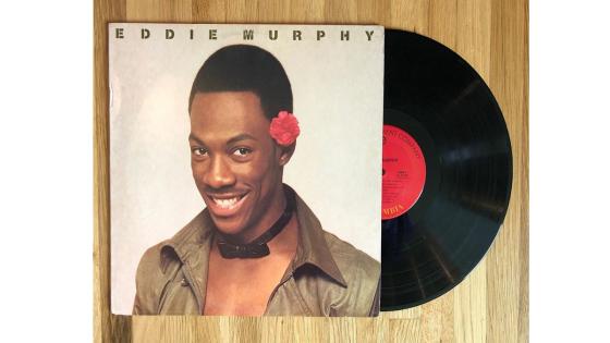 Eddie Murphy es quien hace la voz del famoso personaje animado Shrek. Eddie Murphy es quien hace la voz del famoso personaje animado Shrek.