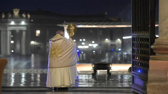Aunque las eucaristías del papa por lo general están llenas de devotos, hoy con el fin de mitigar la propagación del Covid-19, en el lugar no se permitió el ingreso de personas externas al Vaticano. Aunque las eucaristías del papa por lo general están llenas de devotos, hoy con el fin de mitigar la propagación del Covid-19, en el lugar no se permitió el ingreso de personas externas al Vaticano.