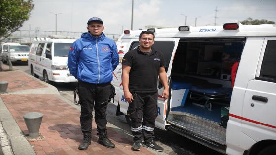 Los equipos de emergencia médica han estado trabajando arduamente para ayudar a las personas con síntomas de coronavirus en Bogotá.  Foto: Juancho Torres