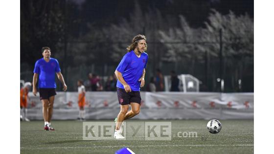 Entrenamiento de las leyendas del Barcelona previó al compromiso con las leyendas de la Selección Colombia. Entrenamiento de las leyendas del Barcelona previó al compromiso con las leyendas de la Selección Colombia.
