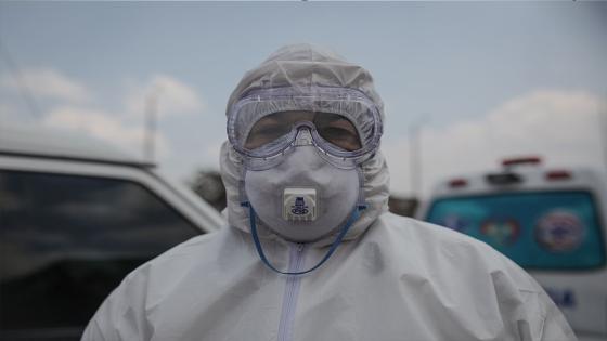 Los equipos de emergencia médica han estado trabajando arduamente para ayudar a las personas con síntomas de coronavirus en Bogotá.  Foto: Juancho Torres