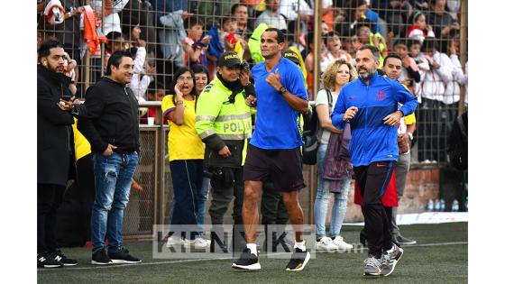 Entrenamiento de las leyendas del Barcelona previó al compromiso con las leyendas de la Selección Colombia. Entrenamiento de las leyendas del Barcelona previó al compromiso con las leyendas de la Selección Colombia.