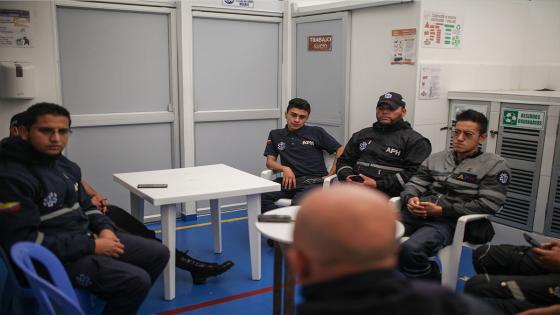 Los equipos de emergencia médica han estado trabajando arduamente para ayudar a las personas con síntomas de coronavirus en Bogotá.  Foto: Juancho Torres