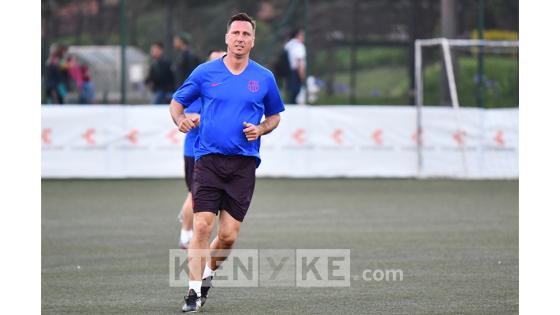 Entrenamiento de las leyendas del Barcelona previó al compromiso con las leyendas de la Selección Colombia. Entrenamiento de las leyendas del Barcelona previó al compromiso con las leyendas de la Selección Colombia.
