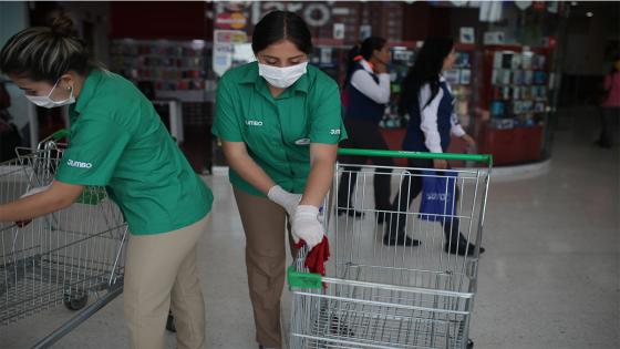 La población general teme la escasez de alimentos, pero los supermercados indican que "hay suficiente para todos".  Foto: Juancho Torres/ Anadolu