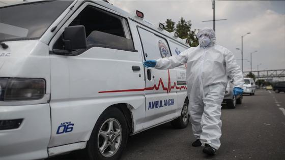 Los equipos de emergencia médica han estado trabajando arduamente para ayudar a las personas con síntomas de coronavirus en Bogotá.  Foto: Juancho Torres