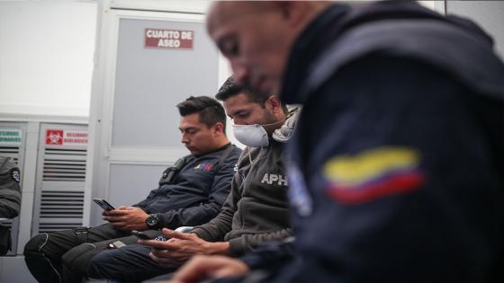 Los equipos de emergencia médica han estado trabajando arduamente para ayudar a las personas con síntomas de coronavirus en Bogotá.  Foto: Juancho Torres