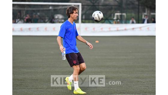 Entrenamiento de las leyendas del Barcelona previó al compromiso con las leyendas de la Selección Colombia. Entrenamiento de las leyendas del Barcelona previó al compromiso con las leyendas de la Selección Colombia.