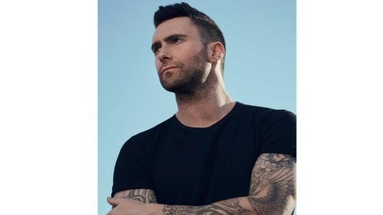 Así luce Adam Levine en redes sociales.