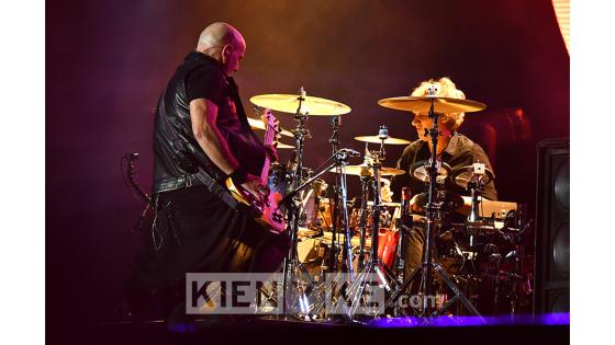 Bogotá fue la primera escala de la gira ‘Gracias Totales’, que recorrerá varias ciudades de Latinoamérica y Estados Unidos, reafirmando el legado de ser la banda de rock en español más grande e influyente, pero sobre todo, rendirle tributo a la memoria, alma, corazón y talento de Soda Stereo, su líder Gustavo Cerati. Bogotá fue la primera escala de la gira ‘Gracias Totales’, que recorrerá varias ciudades de Latinoamérica y Estados Unidos, reafirmando el legado de ser la banda de rock en español más grande e influyente, pero sobre todo, rendirle tributo a la memoria, alma, corazón y talento de Soda Stereo, su líder Gustavo Cerati.
