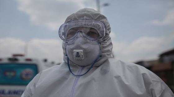 Los equipos de emergencia médica han estado trabajando arduamente para ayudar a las personas con síntomas de coronavirus en Bogotá.  Foto: Juancho Torres