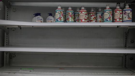 La población general teme la escasez de alimentos, pero los supermercados indican que "hay suficiente para todos".  Foto: Juancho Torres/ Anadolu