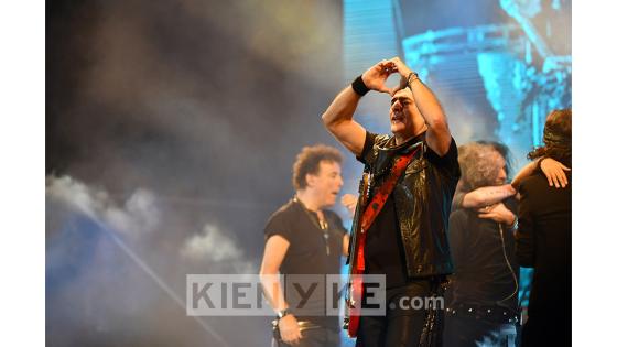 Bogotá fue la primera escala de la gira ‘Gracias Totales’, que recorrerá varias ciudades de Latinoamérica y Estados Unidos, reafirmando el legado de ser la banda de rock en español más grande e influyente, pero sobre todo, rendirle tributo a la memoria, alma, corazón y talento de Soda Stereo, su líder Gustavo Cerati. Bogotá fue la primera escala de la gira ‘Gracias Totales’, que recorrerá varias ciudades de Latinoamérica y Estados Unidos, reafirmando el legado de ser la banda de rock en español más grande e influyente, pero sobre todo, rendirle tributo a la memoria, alma, corazón y talento de Soda Stereo, su líder Gustavo Cerati.