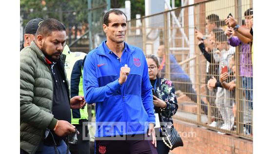 Entrenamiento de las leyendas del Barcelona previó al compromiso con las leyendas de la Selección Colombia. Entrenamiento de las leyendas del Barcelona previó al compromiso con las leyendas de la Selección Colombia.