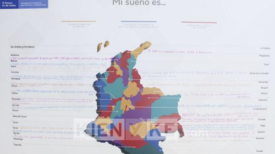 Cada una de las primeras damas de todos los departamentos escribieron previo al encuentro el sueño que tienen para su región. Cada una de las primeras damas de todos los departamentos escribieron previo al encuentro el sueño que tienen para su región.