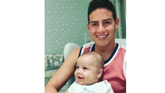 El volante colombiano James Rodríguez y su hijo se unen al #Yomequedoencasa.
