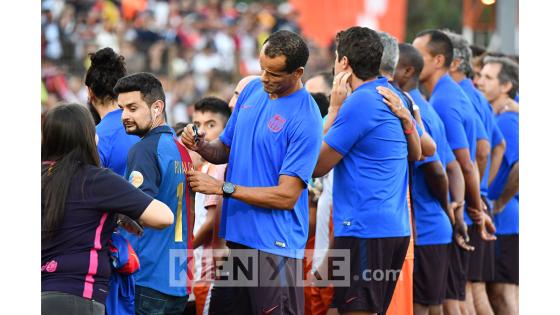 Entrenamiento de las leyendas del Barcelona previó al compromiso con las leyendas de la Selección Colombia. Entrenamiento de las leyendas del Barcelona previó al compromiso con las leyendas de la Selección Colombia.