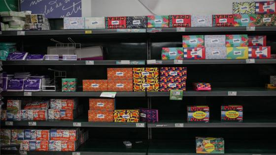 La población general teme la escasez de alimentos, pero los supermercados indican que "hay suficiente para todos".  Foto: Juancho Torres/ Anadolu