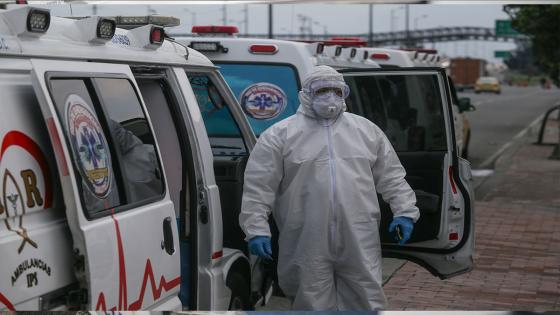 Los equipos de emergencia médica han estado trabajando arduamente para ayudar a las personas con síntomas de coronavirus en Bogotá.  Foto: Juancho Torres