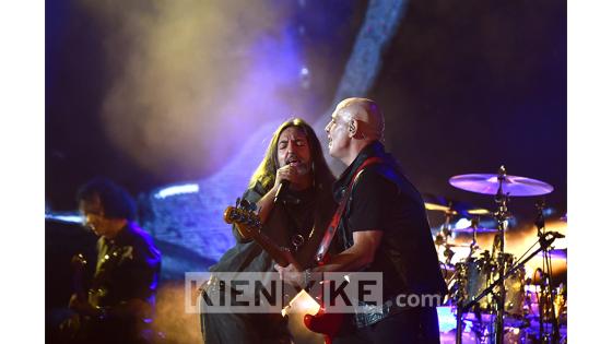 Bogotá fue la primera escala de la gira ‘Gracias Totales’, que recorrerá varias ciudades de Latinoamérica y Estados Unidos, reafirmando el legado de ser la banda de rock en español más grande e influyente, pero sobre todo, rendirle tributo a la memoria, alma, corazón y talento de Soda Stereo, su líder Gustavo Cerati. Bogotá fue la primera escala de la gira ‘Gracias Totales’, que recorrerá varias ciudades de Latinoamérica y Estados Unidos, reafirmando el legado de ser la banda de rock en español más grande e influyente, pero sobre todo, rendirle tributo a la memoria, alma, corazón y talento de Soda Stereo, su líder Gustavo Cerati.
