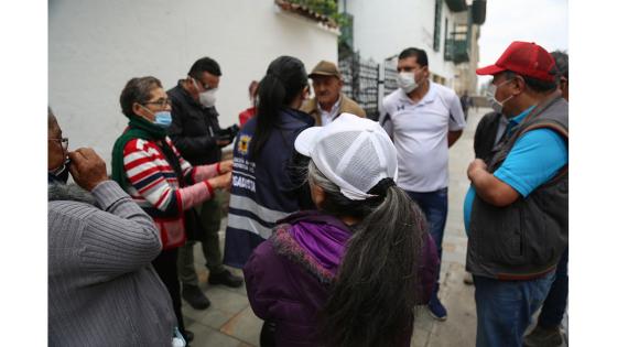 Un grupo de adultos mayores con recursos limitados protestan por la falta de apoyo económico durante la cuarentena en Bogotá. Foto: Juan David Moreno/ Anadolu Un grupo de adultos mayores con recursos limitados protestan por la falta de apoyo económico durante la cuarentena en Bogotá. Foto: Juan David Moreno/ Anadolu