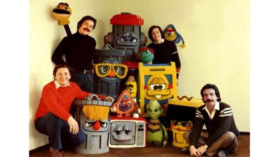 ‘Los Dumis’ fue un programa infantil emitido entre 1977 y 1999. Con una temática similar a la de ‘Plaza Sésamo’ trataba de enseñar a los niños valores y conciencia ciudadana. ‘Los Dumis’ fue un programa infantil emitido entre 1977 y 1999. Con una temática similar a la de ‘Plaza Sésamo’ trataba de enseñar a los niños valores y conciencia ciudadana.