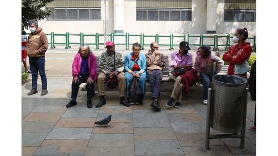 Un grupo de adultos mayores con recursos limitados protestan por la falta de apoyo económico durante la cuarentena en Bogotá. Foto: Juan David Moreno/ Anadolu Un grupo de adultos mayores con recursos limitados protestan por la falta de apoyo económico durante la cuarentena en Bogotá. Foto: Juan David Moreno/ Anadolu