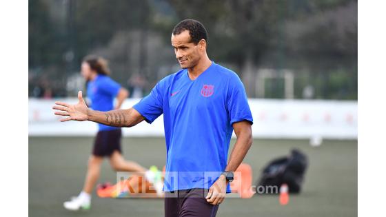 Entrenamiento de las leyendas del Barcelona previó al compromiso con las leyendas de la Selección Colombia. Entrenamiento de las leyendas del Barcelona previó al compromiso con las leyendas de la Selección Colombia.
