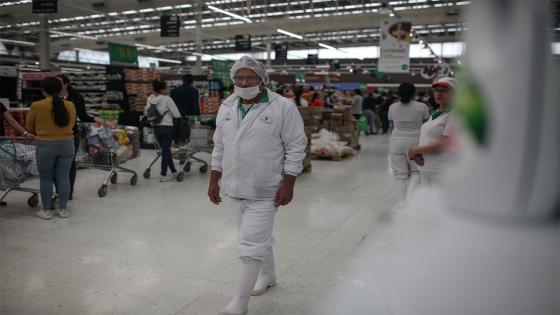 La población general teme la escasez de alimentos, pero los supermercados indican que "hay suficiente para todos".  Foto: Juancho Torres/ Anadolu