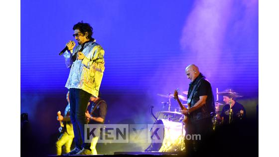 Bogotá fue la primera escala de la gira ‘Gracias Totales’, que recorrerá varias ciudades de Latinoamérica y Estados Unidos, reafirmando el legado de ser la banda de rock en español más grande e influyente, pero sobre todo, rendirle tributo a la memoria, alma, corazón y talento de Soda Stereo, su líder Gustavo Cerati. Bogotá fue la primera escala de la gira ‘Gracias Totales’, que recorrerá varias ciudades de Latinoamérica y Estados Unidos, reafirmando el legado de ser la banda de rock en español más grande e influyente, pero sobre todo, rendirle tributo a la memoria, alma, corazón y talento de Soda Stereo, su líder Gustavo Cerati.