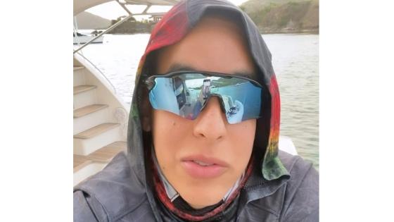 El cantante puertorriqueño Daddy Yankee decidió vivir el aislamiento junto a su familia en un yate, el 'cangry' confeso que le tiene miedo al encierro en casa, lo que lo llevo a tomar estas medidas. 