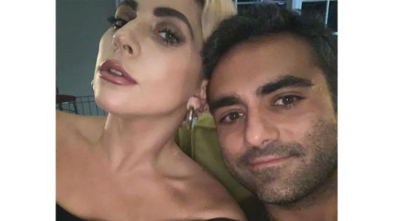 La cantante de pop Lady Gaga compartió este mensaje en sus redes:  ¡Día 6 de auto-cuarentena! jugar videojuegos y cartas, y cuidarnos a nosotros mismos.
