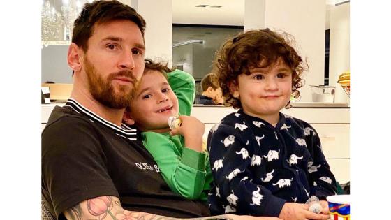 El astro argentino Leo Messi le envió un mensaje a todos sus seguidores: "Son días complicados para todo el mundo. Vivimos preocupados por lo que está ocurriendo y queremos ayudar poniéndonos en el lugar de aquellos que peor lo están pasando, o bien porque les afectó directamente a ellos o sus familiares y amigos, o porque están trabajando en primera línea para combatirlo en hospitales y centros de salud". 