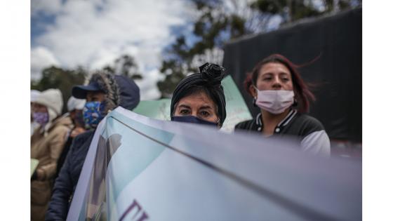 Los manifestantes exigen que el gobierno del presidente, Iván Duque, tome medidas urgentes para evitar un contagio masivo por la pandemia de Coronavirus en los centros penitenciarios.   Foto: Juancho Torres - Anadolu