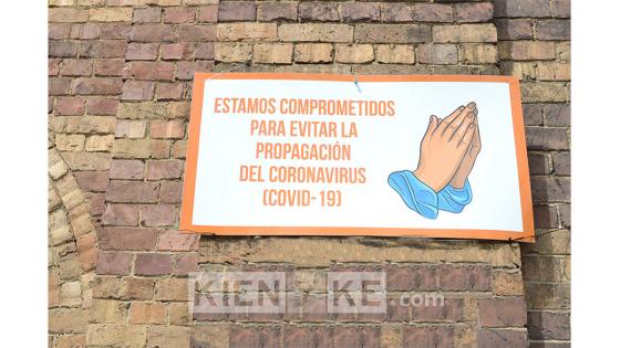 Algunos feligreses llegaron hasta las puertas de la iglesia a pesar de la cuarentena. Foto: Andrés Lozano/ KienyKe.com Algunos feligreses llegaron hasta las puertas de la iglesia a pesar de la cuarentena. Foto: Andrés Lozano/ KienyKe.com