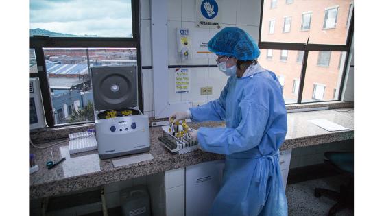 Los centros de sangre en todo el país sufren de una caída significativa en las donaciones en medio de la emergencia de salud en todo el territorio nacional.  Fotos: Juancho Torres - Anadolu