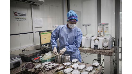Los centros de sangre en todo el país sufren de una caída significativa en las donaciones en medio de la emergencia de salud en todo el territorio nacional.  Fotos: Juancho Torres - Anadolu