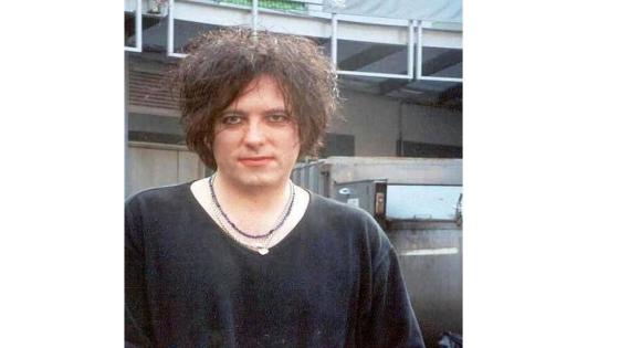 Robert Smith nació en Blackpool, Inglaterra el 21 de abril de 1959. Robert Smith nació en Blackpool, Inglaterra el 21 de abril de 1959.