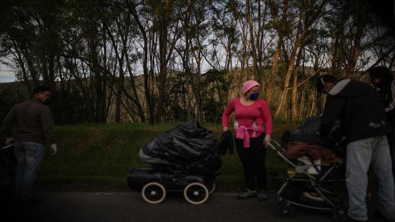 Cientos de venezolanos regresan a pie a su país expulsados de su hogar adoptivo después de que se declaró una cuarentena para contener el coronavirus.  Foto: Juancho Torres/ Anadolu