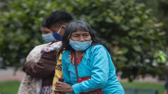 Más de 200 indígenas Embera se reunieron en el Parque Tercer Milenio, la gran mayoría fueron desalojados de sus hogares durante la pandemia del Coronavirus en Bogotá.  Foto: Juancho Torres/ Anadolu
