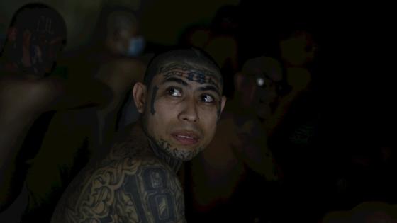 Las pandillas de El Salvador pusieron este fin de semana en aprietos las medidas de combate al Coronavirus y la estrategia de seguridad del Gobierno al perpetrar al menos 32 asesinatos en una muestra de fuerza y control del territorio característico de estas bandas.   Foto: Rodrigo Sura - EFE 