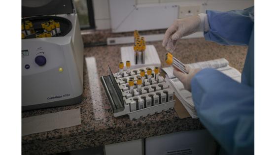 Los centros de sangre en todo el país sufren de una caída significativa en las donaciones en medio de la emergencia de salud en todo el territorio nacional.  Fotos: Juancho Torres - Anadolu