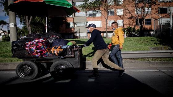 Cientos de venezolanos regresan a pie a su país expulsados de su hogar adoptivo después de que se declaró una cuarentena para contener el coronavirus.  Foto: Juancho Torres/ Anadolu