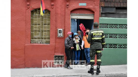 Así fue la entrega de ayudas a familias en el barrio Las Cruces.  Foto: Andrés Lozano